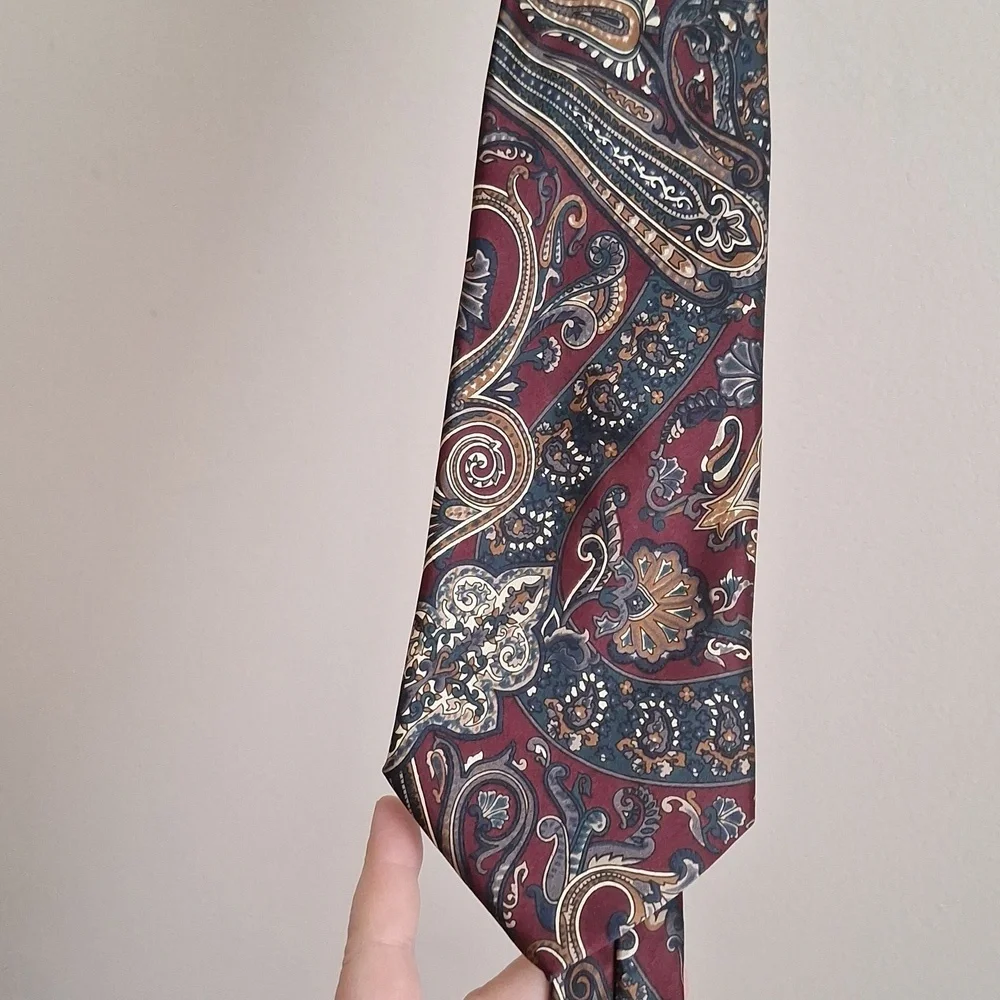 Architect 100% Silk Paisley Necktie Made in Italy | Vintage Burgundy & Blue